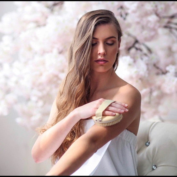 🌸DAILY CONCEPTS DETOX MASSAGE BRUSH - VIGOROUS🌸 - Picture 7 of 9